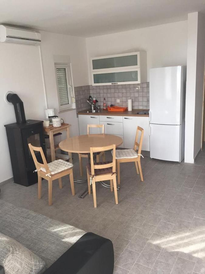Tomo Apartment Starigrad Paklenica Exterior photo